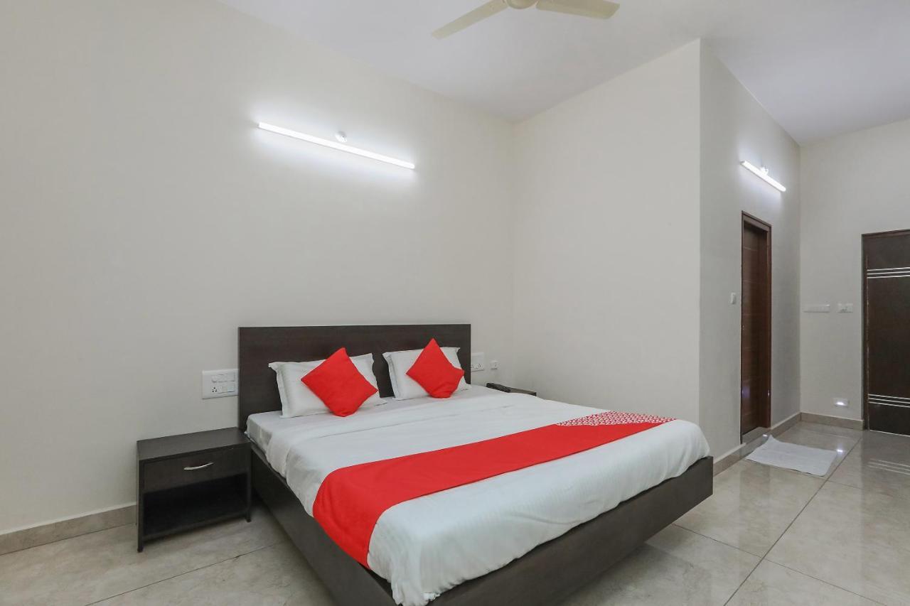 Oyo 22211 Shree Ankanatheshwara Residency Otel Nanjangud Dış mekan fotoğraf